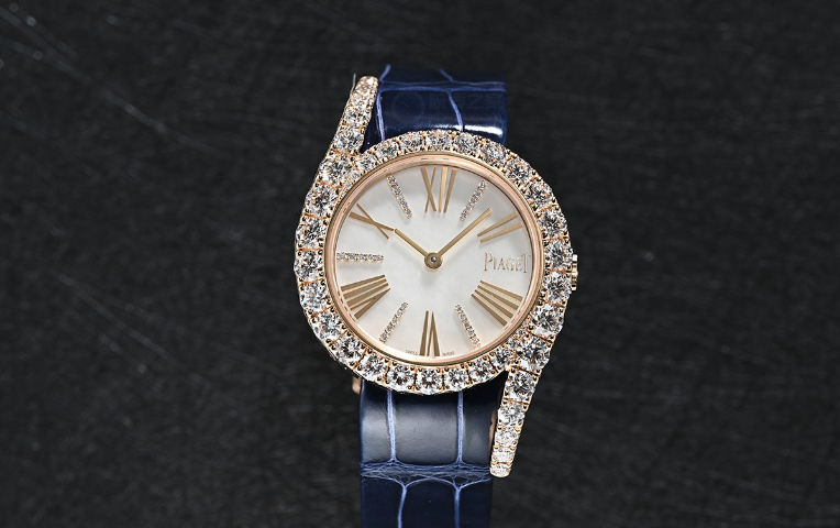 PIAGET伯爵Limelight Gala繫列標誌性元素——非對稱錶耳